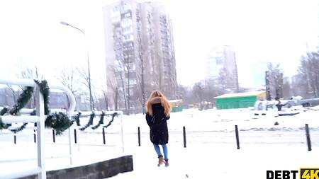 Коллектор оприходовал за долги рыжую девку с классными сиськами