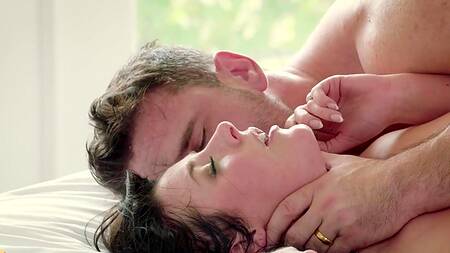 Сочная жена радует мужа страстным сексом и анилингусом