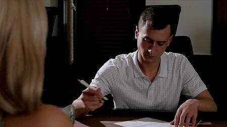 Незабываемый секс втроем с двумя сексуальными блондинками