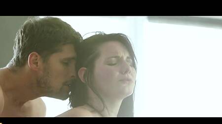 Парень на работе наслаждается сексом с жаркой коллегой