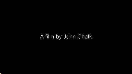 Блондинка примеряет новые чулки и мастурбирует