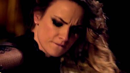 Красотки в особняке снимаются в порно и страстно ебутся