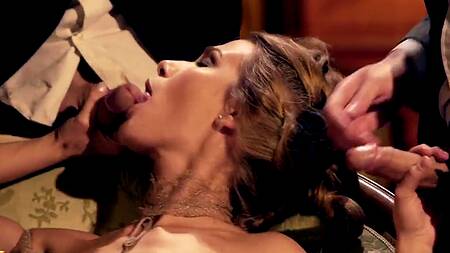 Красотки в особняке снимаются в порно и страстно ебутся