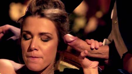 Красотки в особняке снимаются в порно и страстно ебутся