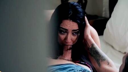 Девушка друга с удовольствием удовлетворит двух