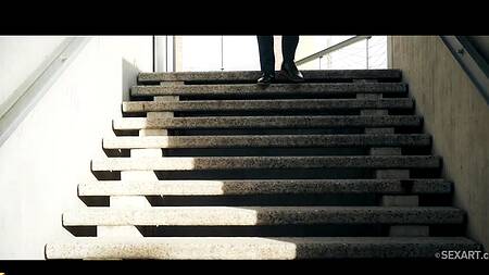 Босс вечером занимается нежным сексом с работницей