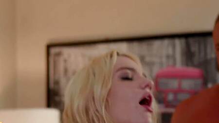 Мужу нравится смотреть как белокурая жена ебется с другим