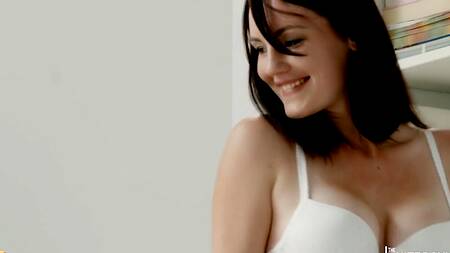 Красотка хочет начать утро с секса с любимым