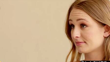 Милая блондинка соблазнила черного работника химчистки