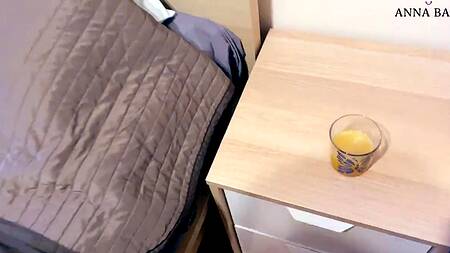 Русский пацан напоил спермой симпатичную молодую девчонку