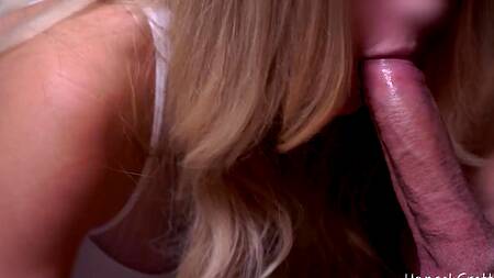 Нежно трахнул и кончил на красивую попку светловолосой сучке