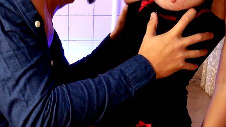 Русский самец вылизал между ножек молодой красавице