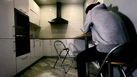 Хуястый самец дрючит раком хорошенькую девку в черных чулках