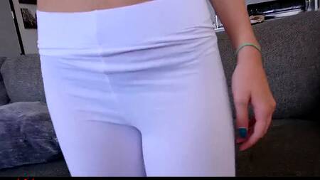 Кончил в рот голубоглазой брюнетке с пухлыми губами