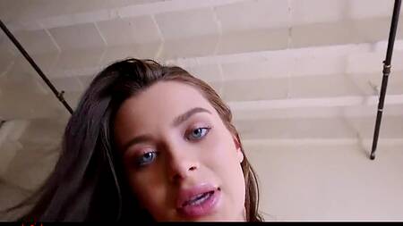 Кончил в рот голубоглазой брюнетке с пухлыми губами