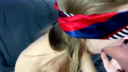 Умелая минетчица заглатывает член в горло русского парня