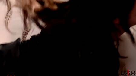 Сучки наслаждаются ганг бангом с толпой похотливых мужиков