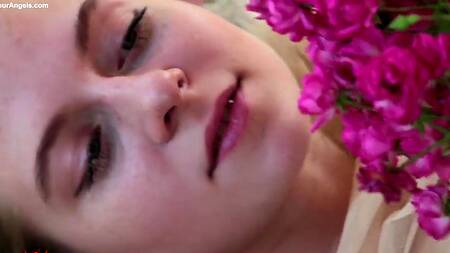 Лучшее эротическое видео с худенькой девушкой на улице