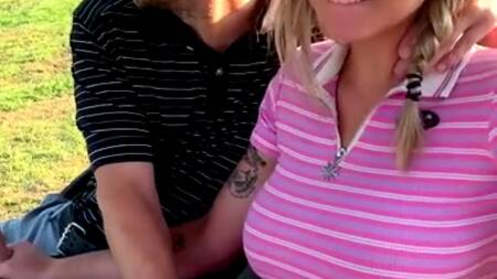 Любительское порно в публичном месте с грудастой блондинкой