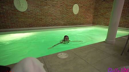 Засадил в попку русской блондинке с небольшой грудью