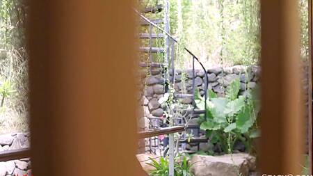 Красивая эротика с обворожительной голубоглазой девушкой