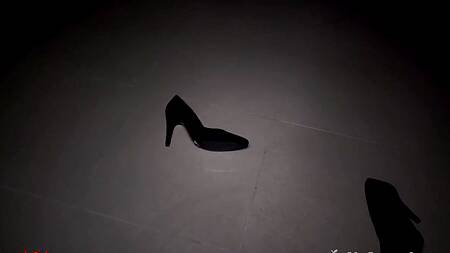 Горячая брюнетка в масле оргазмирует на большом стволе бойфренда