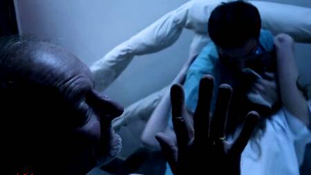 Пошлые врачи оприходовали в психушке сексапильную пациентку