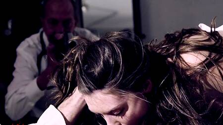 Пошлые врачи оприходовали в психушке сексапильную пациентку