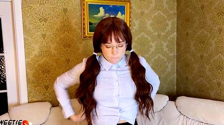 Рыжеволосая студентка попросила парня  обкончать ей мордашку