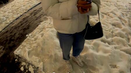 Запикапил и страстно оприходовал в ванной жопастую русскую девку