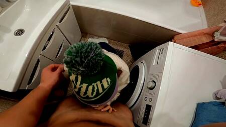 Запикапил и страстно оприходовал в ванной жопастую русскую девку