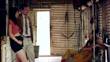 Девушка с удовольствием смотрит как парень трахает ее подружку