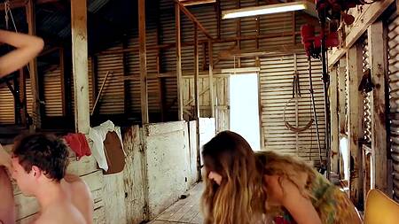 Девушка с удовольствием смотрит как парень трахает ее подружку