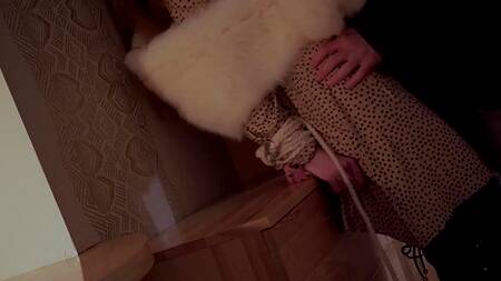 Чувак пялит раком стонущую деваху в сексуальных чулках