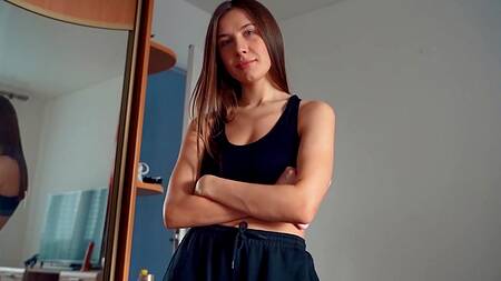 Телка с классной задницей извивается на члене парня от первого лица