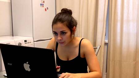 Русская краля проходит кастинг на члене парня от первого лица