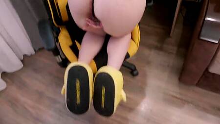 Русский отец оприходовал мастурбирующую дочку от первого лица