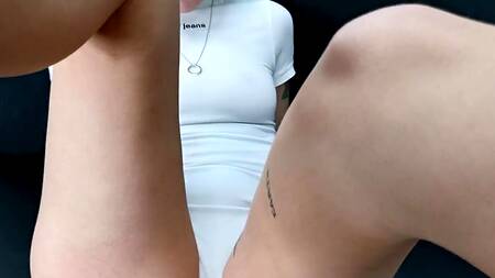 Жаркий секс крупным планом в тату салоне с горячей девушкой