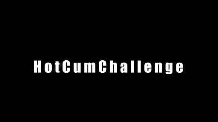 Красотка умело сосет член под одеялом балдеющему парню