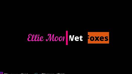 Полизал русской девушке обе дырки и нежно чпокнул раком