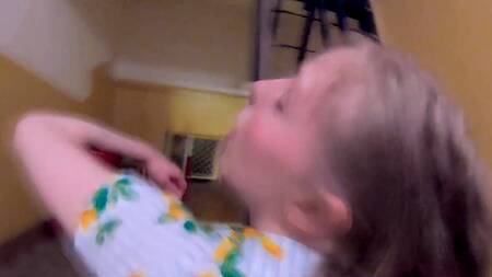 Мы ещё даже не познакомились, а она уже трахнула меня в подъезде  Модель:Amanita Tomato  Категория: русское