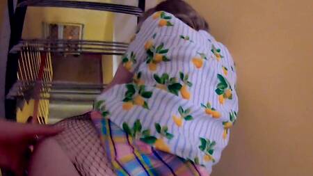 Мы ещё даже не познакомились, а она уже трахнула меня в подъезде  Модель:Amanita Tomato  Категория: русское