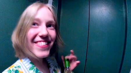 Мы ещё даже не познакомились, а она уже трахнула меня в подъезде  Модель:Amanita Tomato  Категория: русское