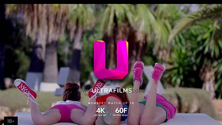 Лесбийская групповуха на природе с прекрасными молодыми девками