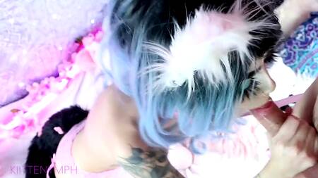 Няшная аниме фанатка подставила жопу и осталась довольна