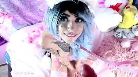 Няшная аниме фанатка подставила жопу и осталась довольна