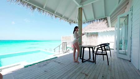 Жаркий секс на курорте с очаровательной Luxury Girl от первого лица