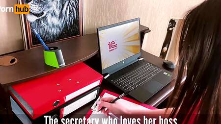 Начальник пялит раком секретаршу в сексуальных колготках