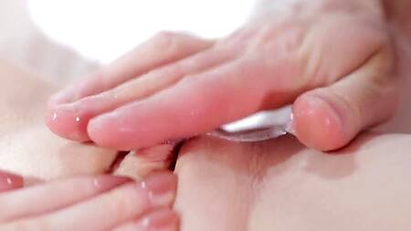 Красотка громок стонет от нежного куннилингуса опытного любовника