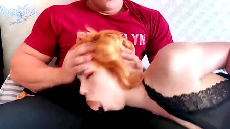 Качок трахает в рот спящую телочку с милой мордашкой